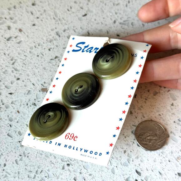 NEW Vintage 1940s Green & Black BGE Buttons on Card 2 Hole Round Marbled 1.25" - Picture 3 of 4